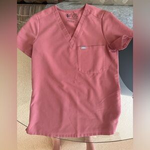 WearFIGS Catarina One-Pocket Scrub Top™ in Mauve - Size XS